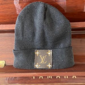- 🆕❤️Black Beanie hat with handcrafted luxury